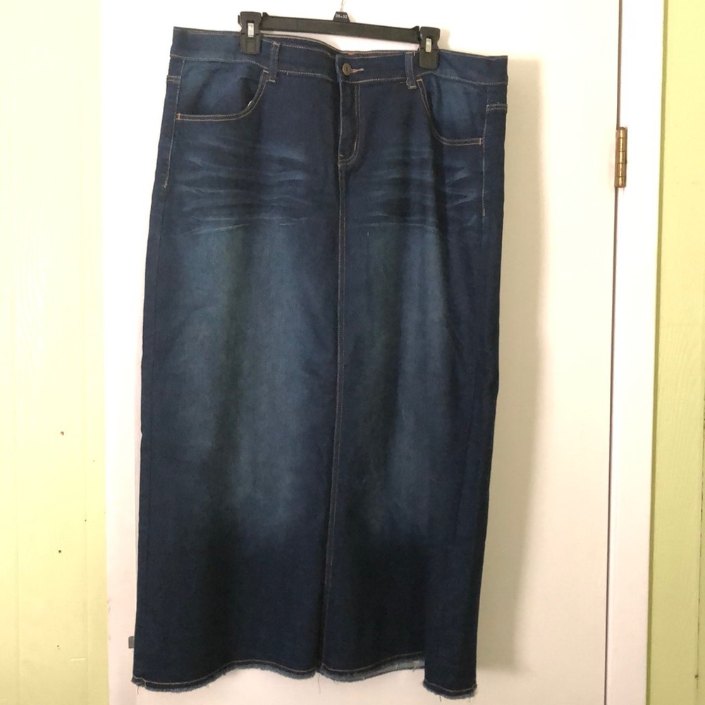 Dark blue jean skirts• straight•  3X